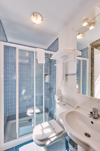Bathroom 5, Hotel Entrecercas, A Coruña