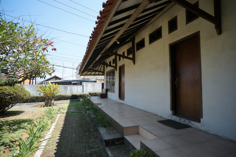 Exterior & Views 25