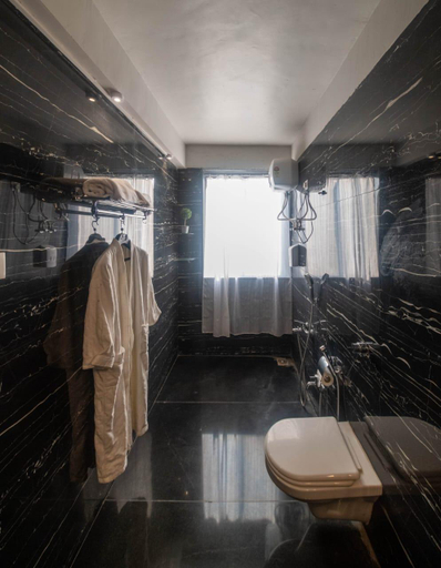 Bathroom, Rivercreststays, Nashik