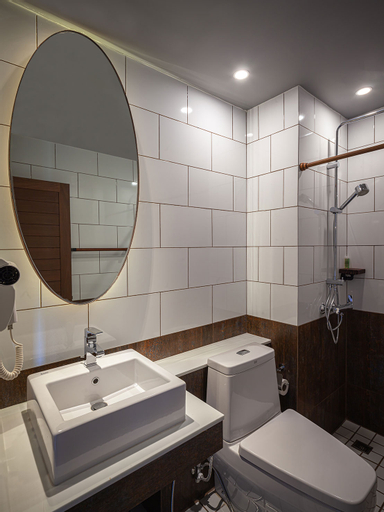 Bathroom 13