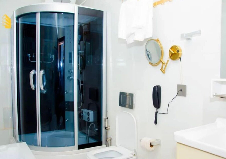 Bathroom, Elegant Suites by Golden Bide Jos, Jos North