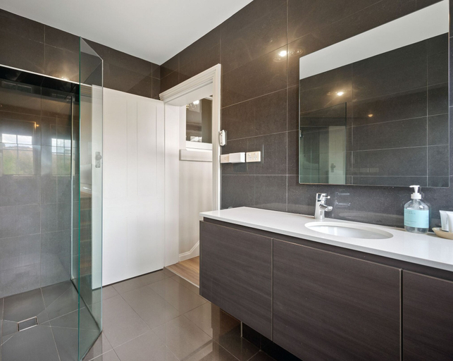 Bathroom 4, Clydesdale Manor, Hobart