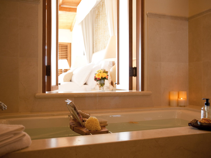 Bathroom 5, The Resort at Pelican Hill, Orange
