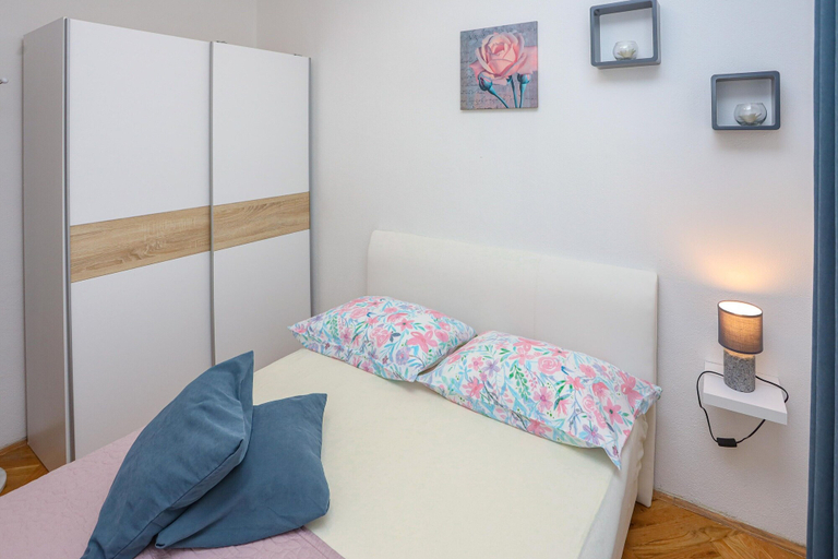 Room 5, Apartment Near Beach With the Balcony, Podstrana