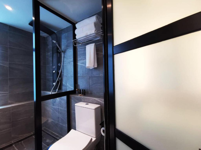 Bathroom 5, Oikos Poshtel, Kota Kinabalu