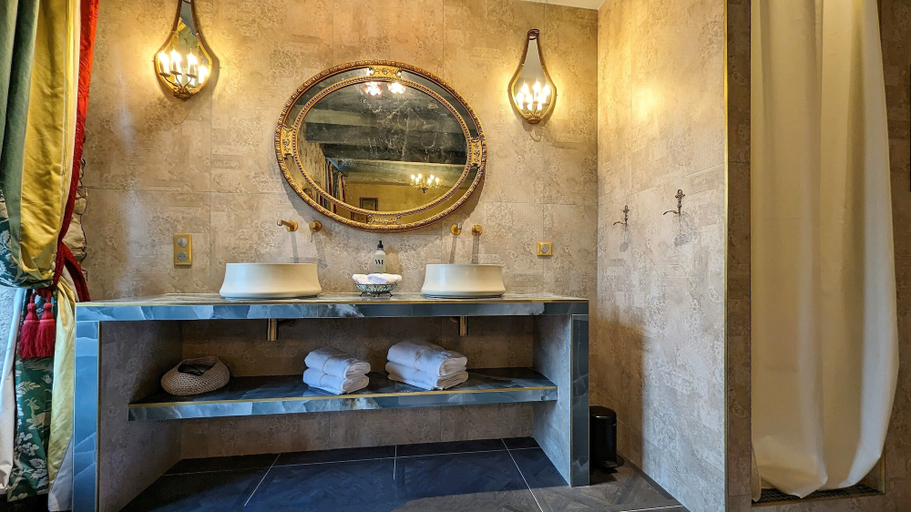 Bathroom 5, La Galante, Hérault