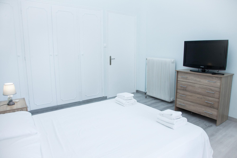 Room 2, Sunny and Minimal apt in Glyfada With 3 Bdrm, Attica