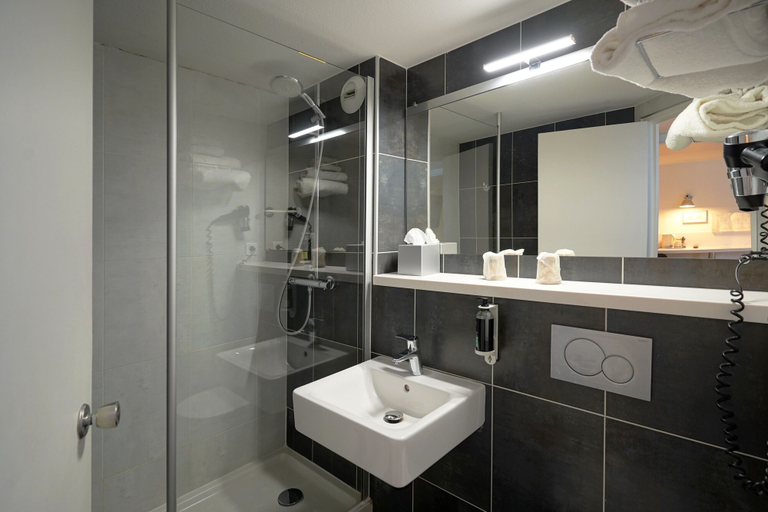 Bathroom 5, Best Western The Wish Versailles, Yvelines