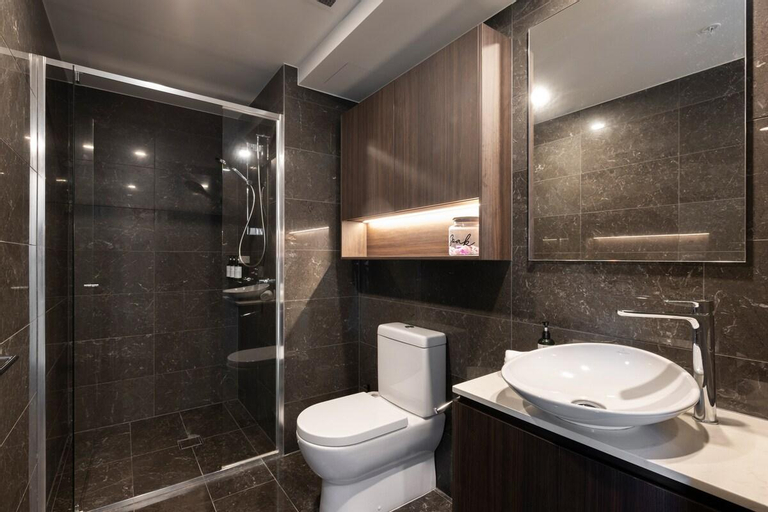 Bedroom 4, Lv80 River View Humble Abode + Free Parking Onsite, Brisbane