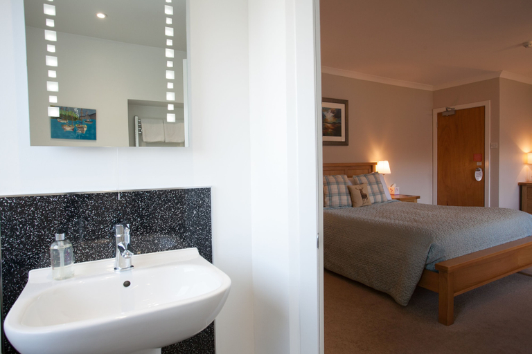 Bedroom 3, Lochview Guest House, Highland