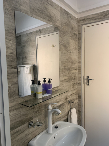 Bathroom 3, Zambezi Boutique, Hwange