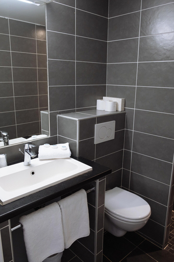 Bathroom 4, Hôtel & Appartements Monsigny, Alpes-Maritimes