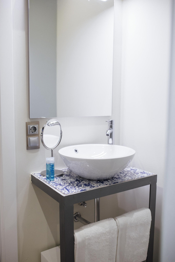 Bathroom 5, One&Lux Byron Suites, Sevilla