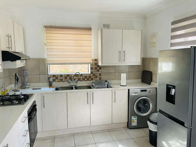 Room 3, Mellow 2 Bedroomed Cottage - 2083, Bulawayo