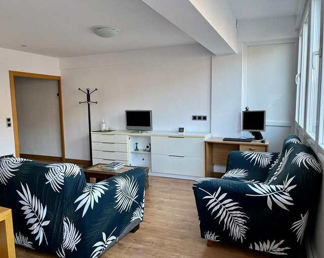 Others 4, Amplio apartamento cerca FIRA y Centro, Barcelona