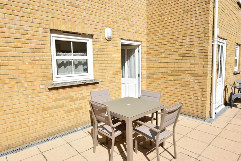Room 3, Solent Landing No 12A - Beachfront, Isle of Wight