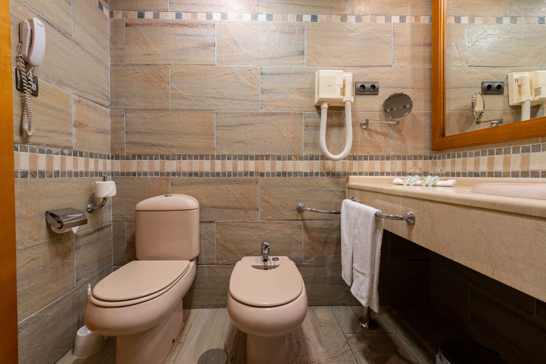 Bathroom 4, Silken Antequera Hills, Málaga