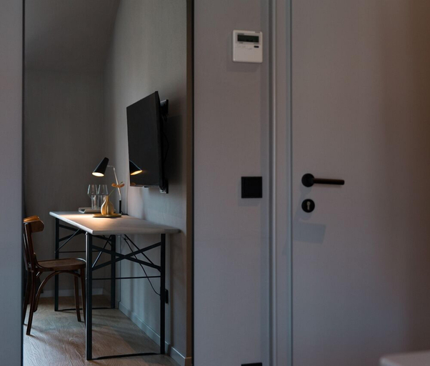 Bathroom 3, Luis von Weyden, Neusiedl am See