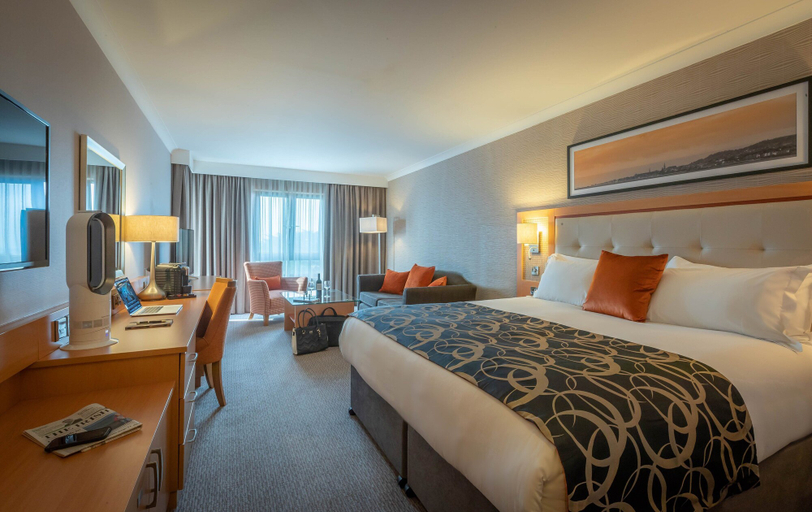 Bedroom 2, Clayton Hotel Leopardstown, Dublin