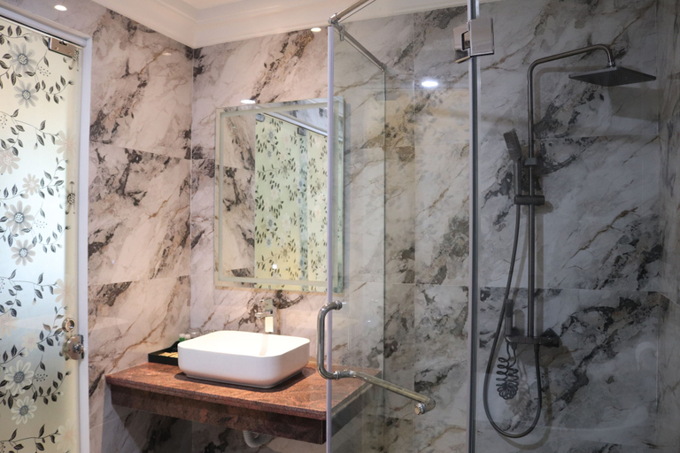 Bathroom 4, Blue Sea Hue Hotel, Hương Thủy