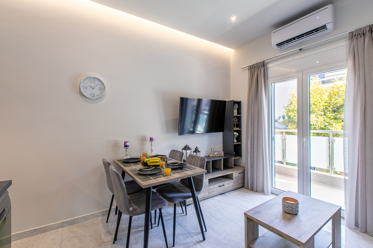 Others 4, Neaira city apartment near the beach, Crete