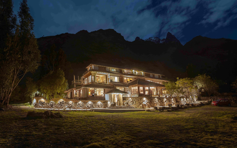 Exterior & Views