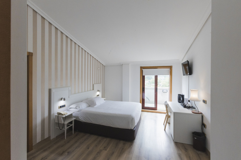 Bedroom 4, Hotel Alfonso I, Pontevedra