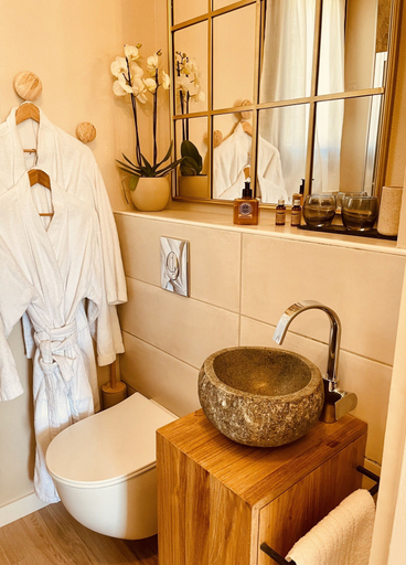 Bathroom 5, La Lagune, Aude