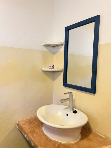 Bathroom 5, Karanga Bungalows, Kati