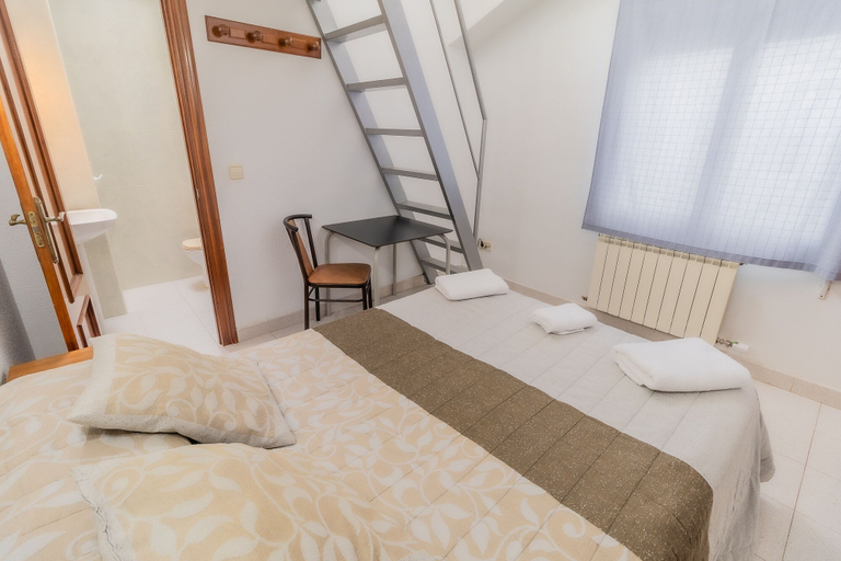 Bedroom 3, Hostal Restaurante La Buena Villa by Vivere Stays, Burgos