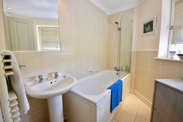 Bathroom, Solent Landing No 16 Beach Retreat, Isle of Wight