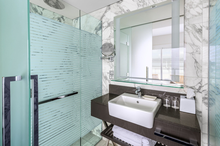 Bathroom 17