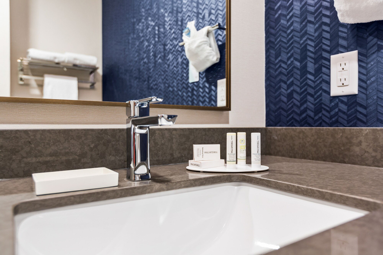 Bathroom 3, Fairfield Inn & Suites by Marriott Bend Downtown, Deschutes