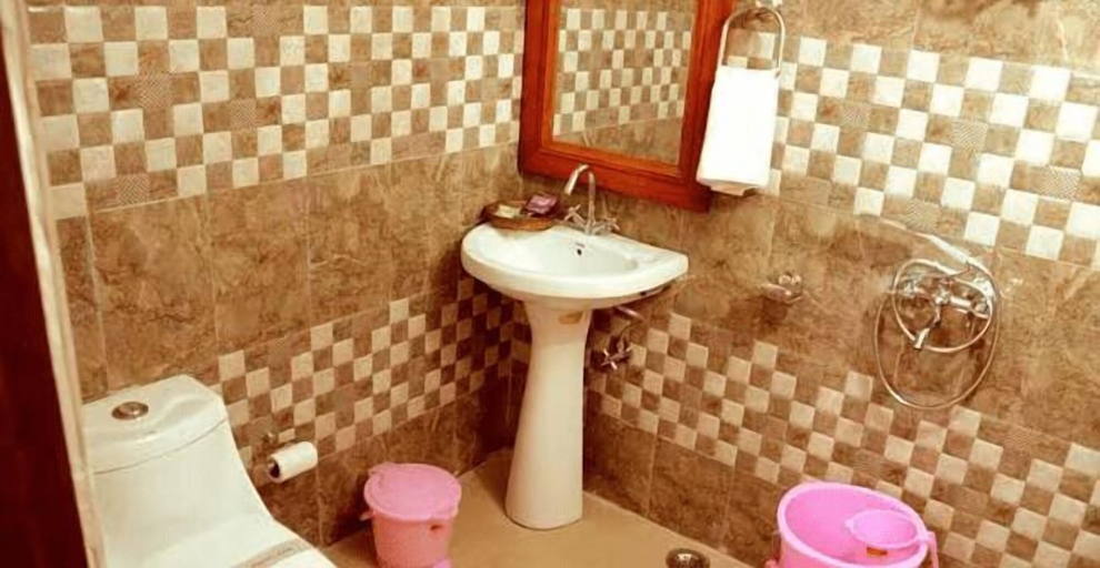 Bathroom, The Parijat Retreat, Nainital