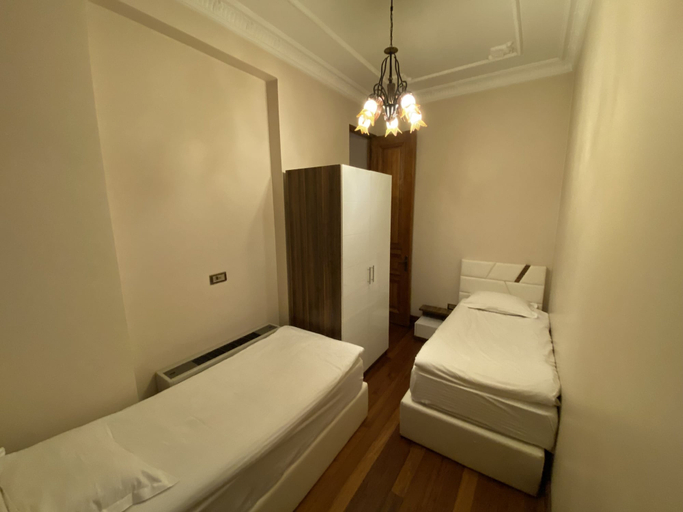 Others 4, Aslan Residence, Beyoğlu