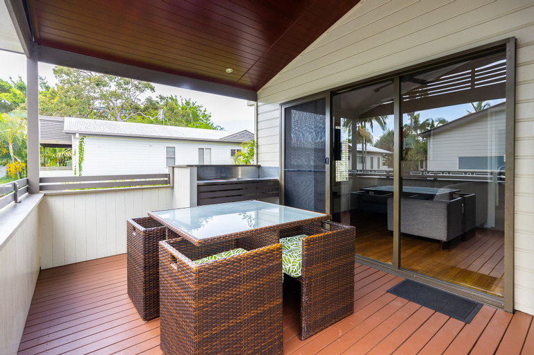 Exterior & Views 28