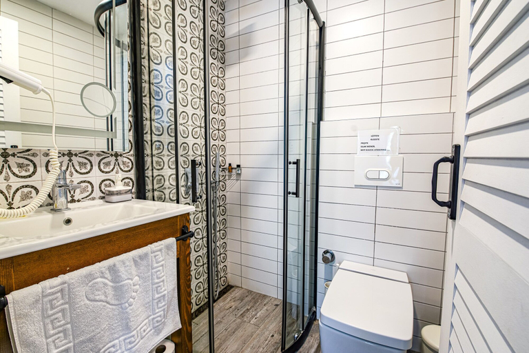 Bathroom 5, Nirvana Otel, Bozcaada