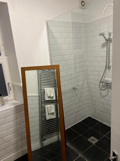Bathroom 4, The Glen Mhor Apartments, Highland