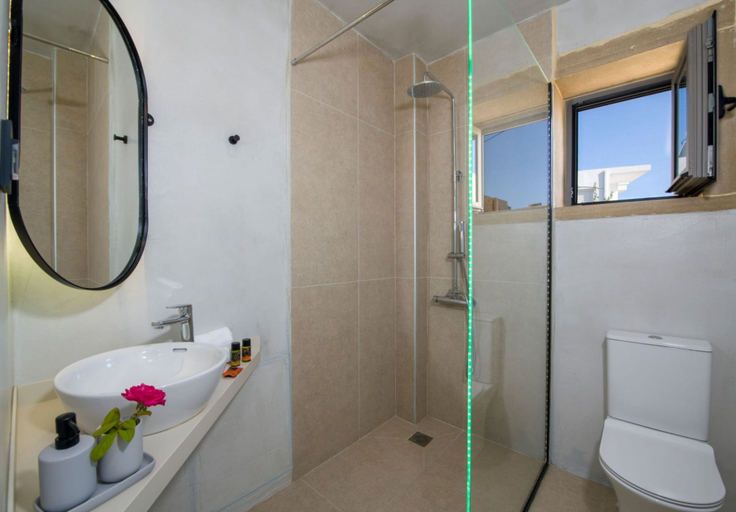 Bathroom 3, Casa di Grimpili, Crete