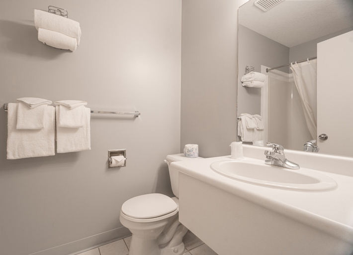Bathroom 4, Mountain View Inn, Division No. 15
