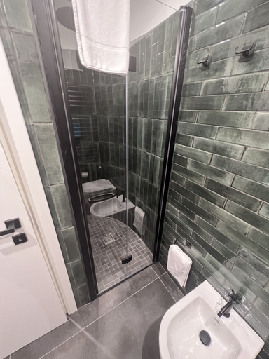 Bathroom 7