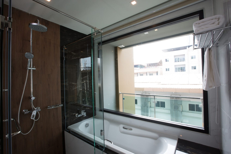 Bathroom 5, Acqua Hotel, Pattaya