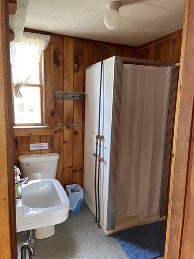 Bathroom 4, Spinneys Guesthouse & Beach Cottages, Sagadahoc