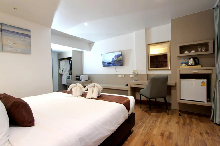 Bedroom 2, Pooh Beach Resort & Spa, Pattaya