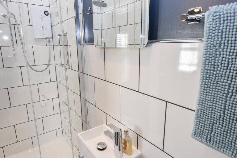 Bathroom 4, Seaside Cottage in Ryde, Isle of Wight