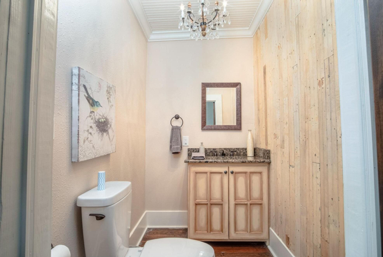 Others 4, Beautiful Craftmans 4BR 2 5BA Home Near Downtown, Bexar