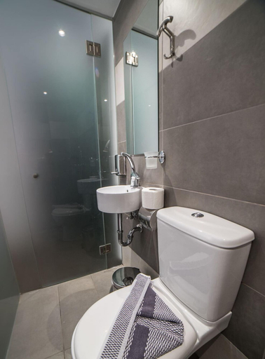 Bathroom 5, Mansion Hotel, Attica