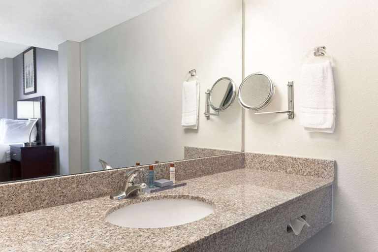 Bathroom 3, Hawthorn Extended Stay by Wyndham Richardson, Dallas