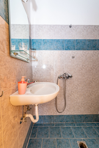 Bathroom 5, Skioni Studios, Central Macedonia