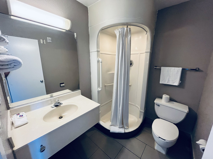 Bathroom 3, Motel 6 Jonesboro, AR, Craighead